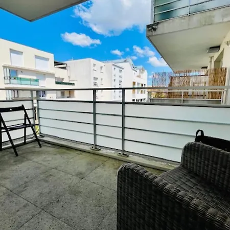 Bright Of 46 M2 Located In La Rochelle (Charente-Maritime)