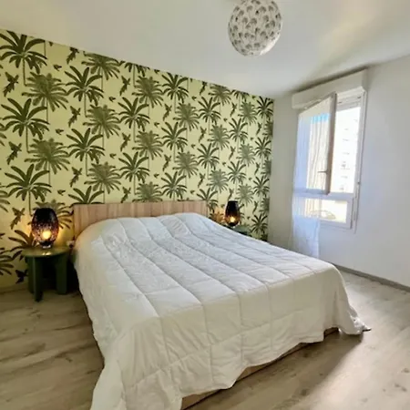 Bright Of 46 M2 Located In Apartment *